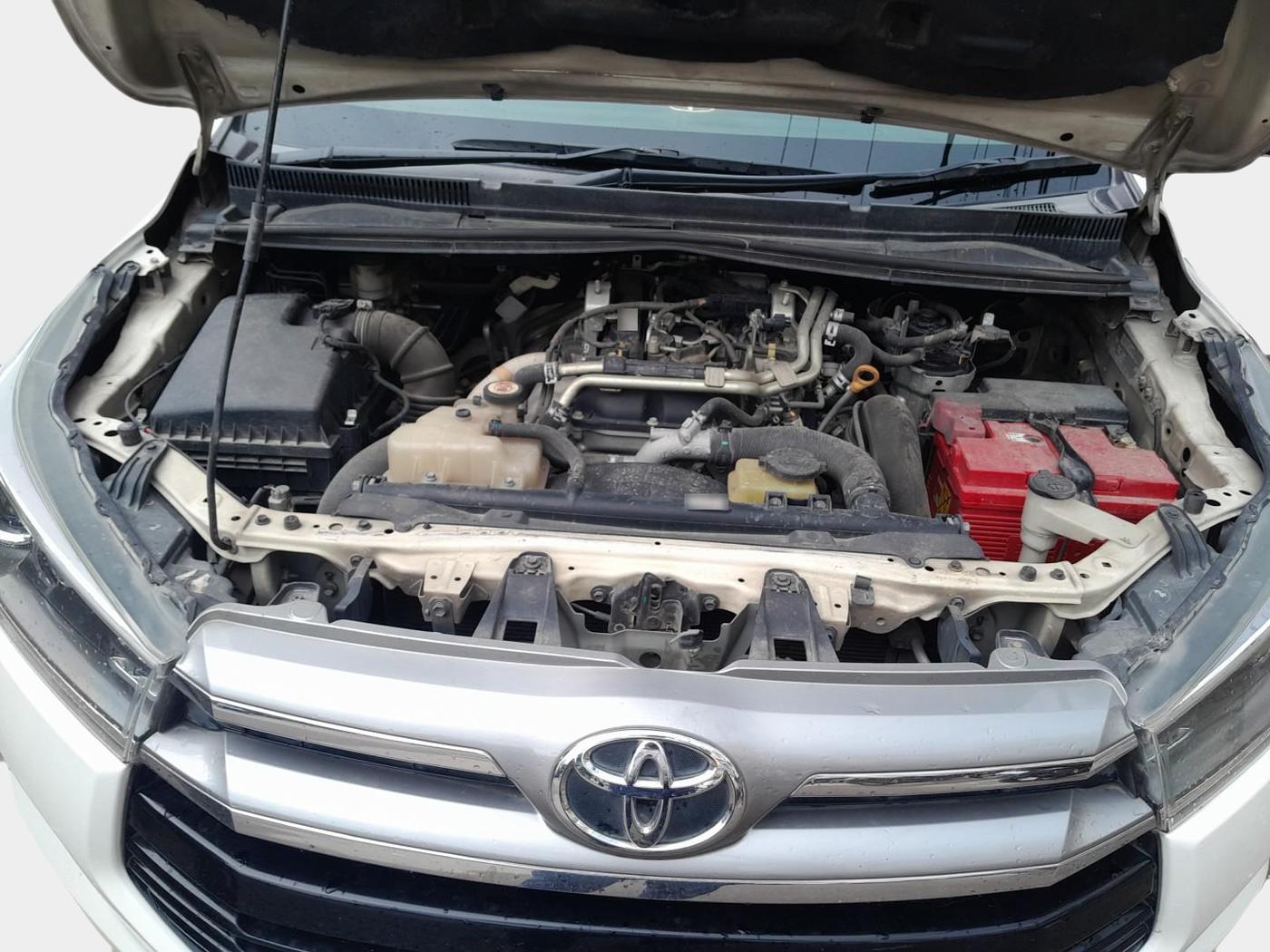2017 Toyota Innova Crysta 2.4 VX 8 STR, Diesel, Manual, 1,31,000 km, exterior