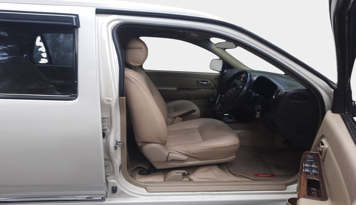 2015 ISUZU MU-7 4x2 MT, Diesel, Manual, 20,217 km, interior