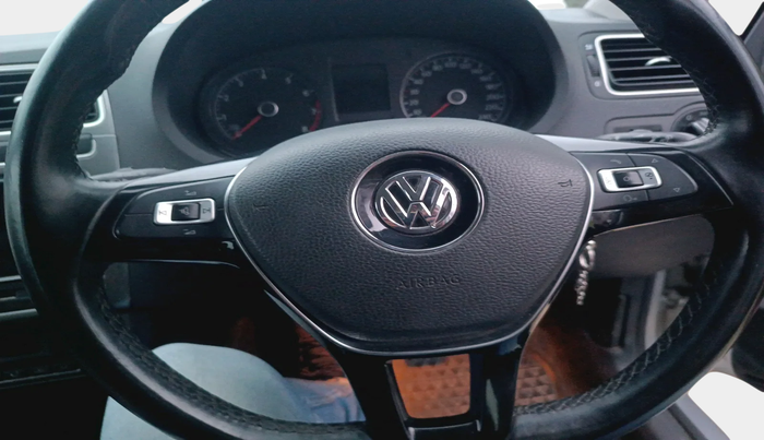 2017 Volkswagen Polo HIGHLINE PLUS 1.2(16 ALLOY, Petrol, Manual, 16,254 km, interior