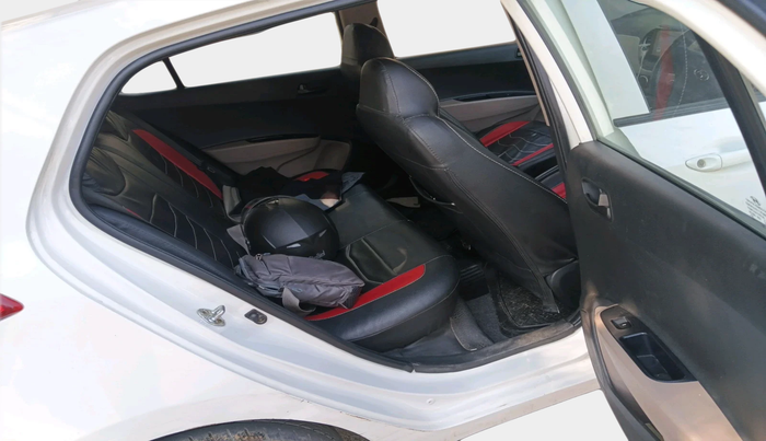 2017 Hyundai Grand i10 MAGNA 1.2 KAPPA VTVT, Petrol, Manual, 1,23,201 km, interior