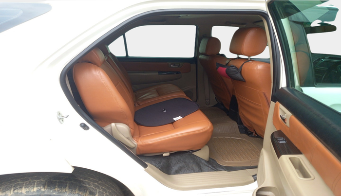 2015 Toyota Fortuner 3.0 4X2 MT, Diesel, Manual, 4,12,925 km, interior