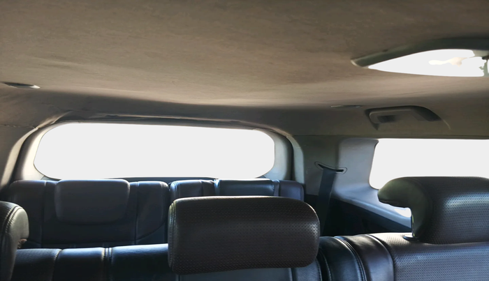 2013 Mahindra XUV500 W8, Diesel, Manual, 1,98,739 km, interior