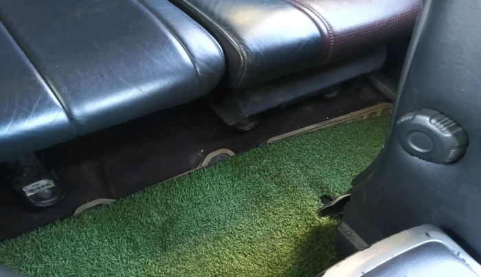 2013 Mahindra XUV500 W8, Diesel, Manual, 1,98,739 km, interior