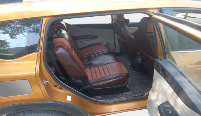 2020 Renault TRIBER RXT, Petrol, Manual, 35,388 km, interior