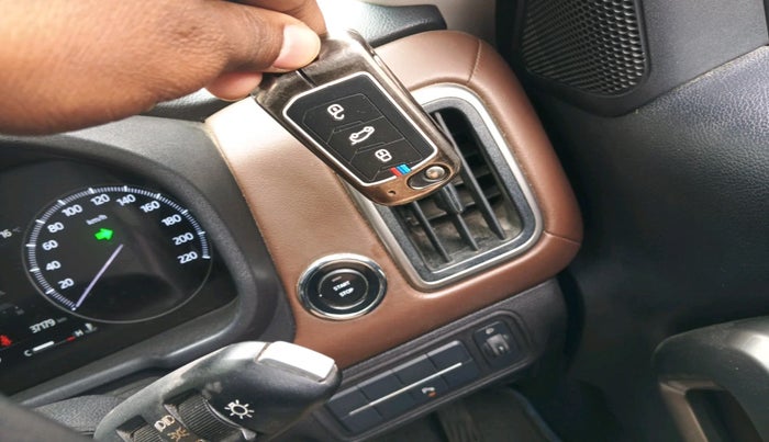 2022 Mahindra SCORPIO-N Z8 L PETROL AT 7 STR, Petrol, Automatic, 37,179 km, interior