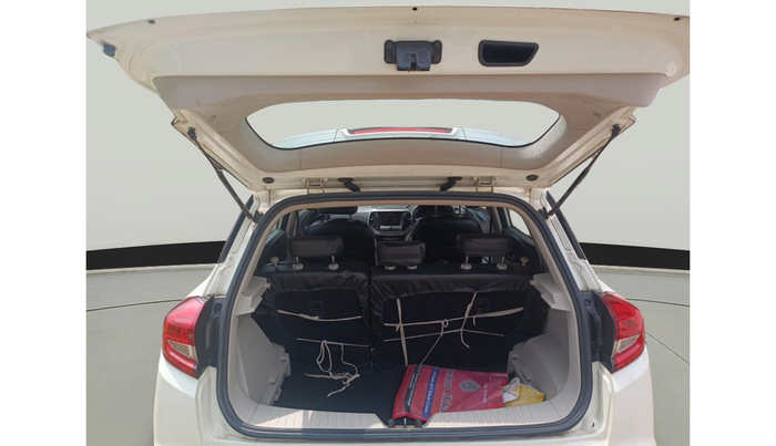 2021 Mahindra XUV300 W8 (O) 1.2 PETROL, Petrol, Manual, 1,23,778 km, exterior