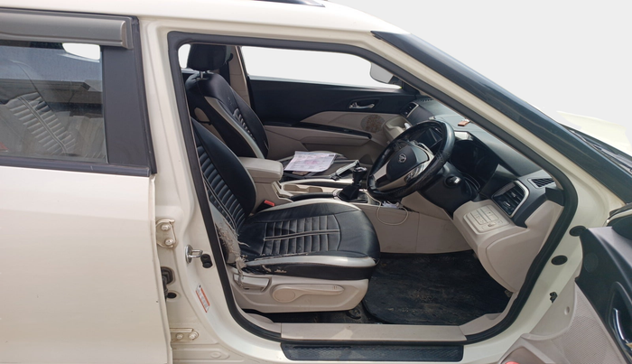 2021 Mahindra XUV300 W8 (O) 1.2 PETROL, Petrol, Manual, 1,23,778 km, interior