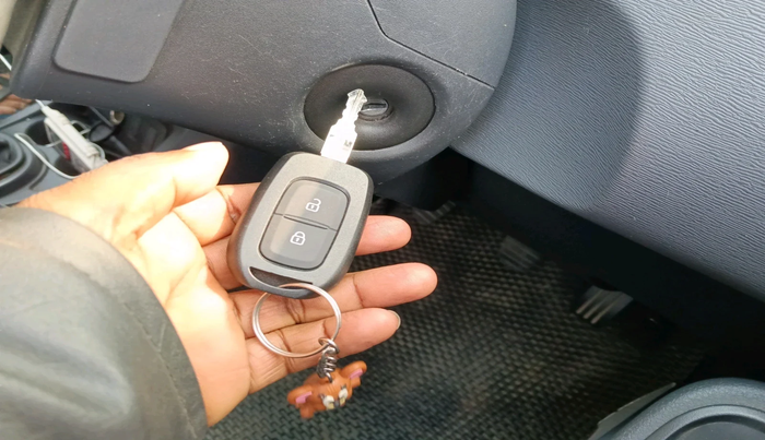 2015 Renault Duster RXE PETROL, Petrol, Manual, 41,599 km, interior