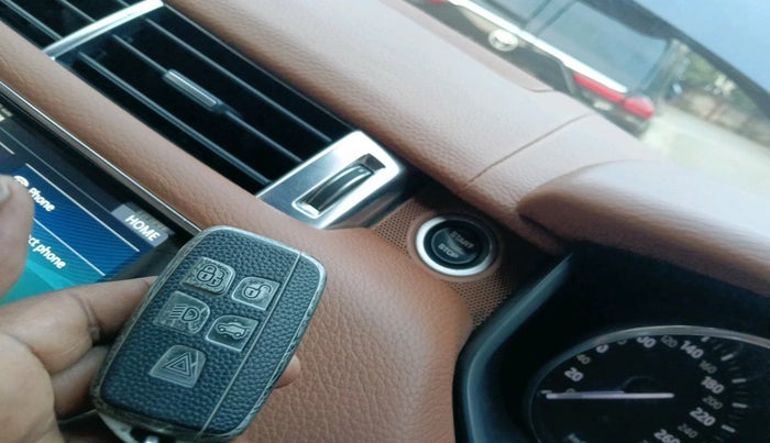 2017 Landrover Range Rover Sport SE 3.0 DIESEL, Diesel, Automatic, 1,27,989 km, interior