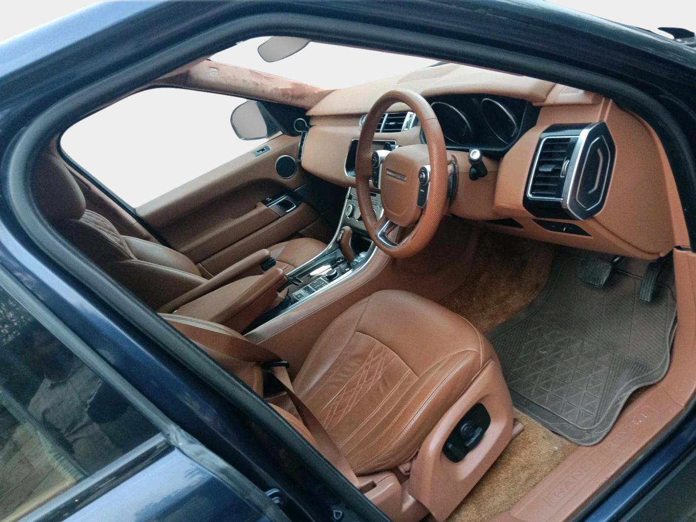 2017 Landrover Range Rover Sport SE 3.0 DIESEL, Diesel, Automatic, 1,27,989 km, interior