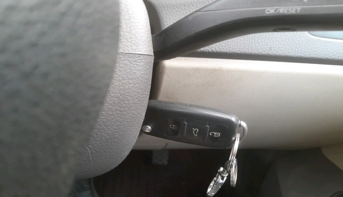 2012 Volkswagen Vento COMFORTLINE 1.6, Petrol, Manual, 66,439 km, interior