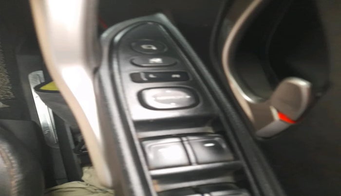 2021 Mahindra XUV500 W9, Diesel, Manual, 58,258 km, interior