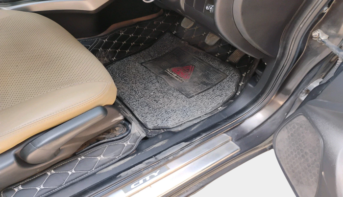 2017 Honda City 1.5L I-VTEC V MT, Petrol, Manual, 1,06,636 km, interior