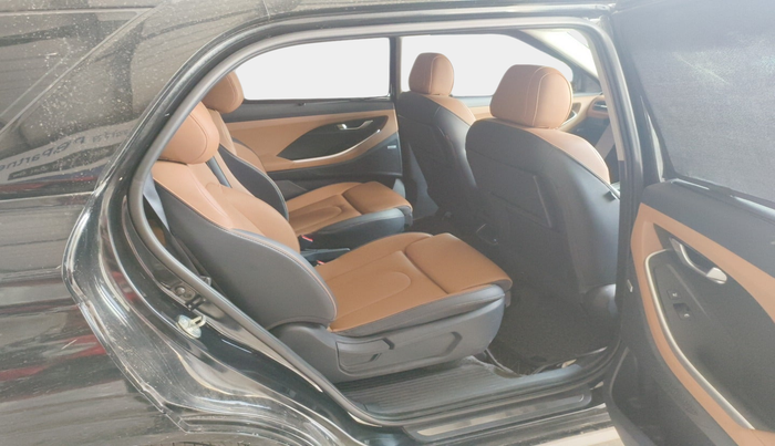 2024 Hyundai ALCAZAR Signature 6 STR 1.5 Turbo GDi Petrol DCT, Petrol, Automatic, 35,394 km, interior