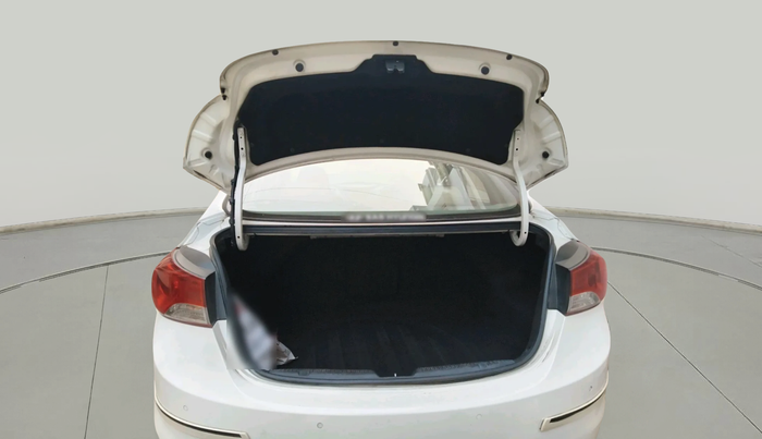 2014 Hyundai New Elantra 1.6 SX MT DIESEL, Diesel, Manual, 1,42,488 km, exterior