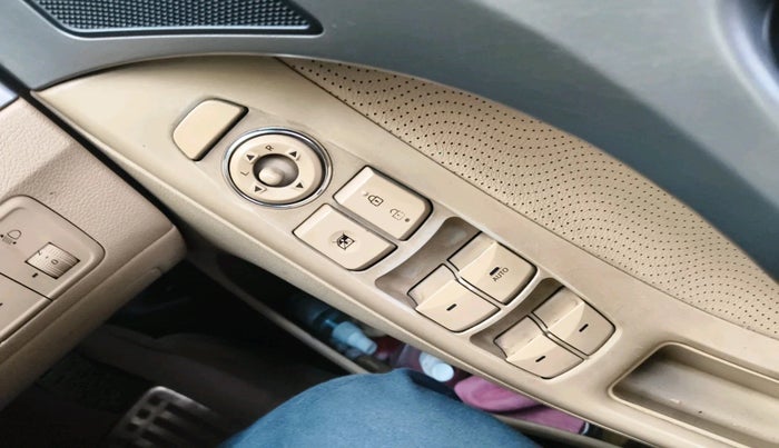 2014 Hyundai New Elantra 1.6 SX MT DIESEL, Diesel, Manual, 1,42,488 km, interior