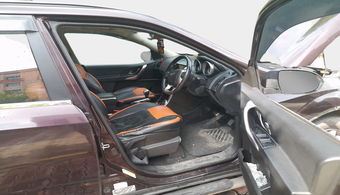 2018 Mahindra XUV500 W9, Diesel, Manual, 1,05,942 km, interior