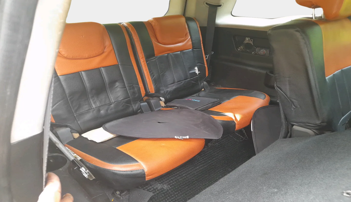 2018 Mahindra XUV500 W9, Diesel, Manual, 1,05,942 km, interior