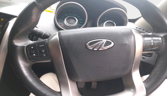 2018 Mahindra XUV500 W9, Diesel, Manual, 1,05,942 km, interior