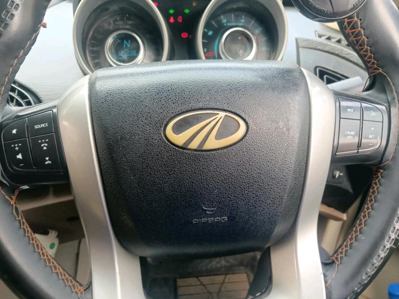 2016 Mahindra XUV500 W6, Diesel, Manual, 1,25,378 km, interior