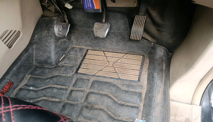 2016 Mahindra XUV500 W6, Diesel, Manual, 1,25,378 km, interior