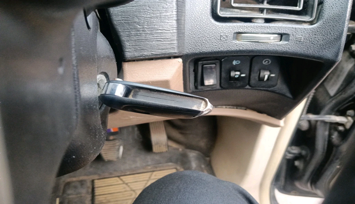 2016 Mahindra XUV500 W6, Diesel, Manual, 1,25,378 km, interior