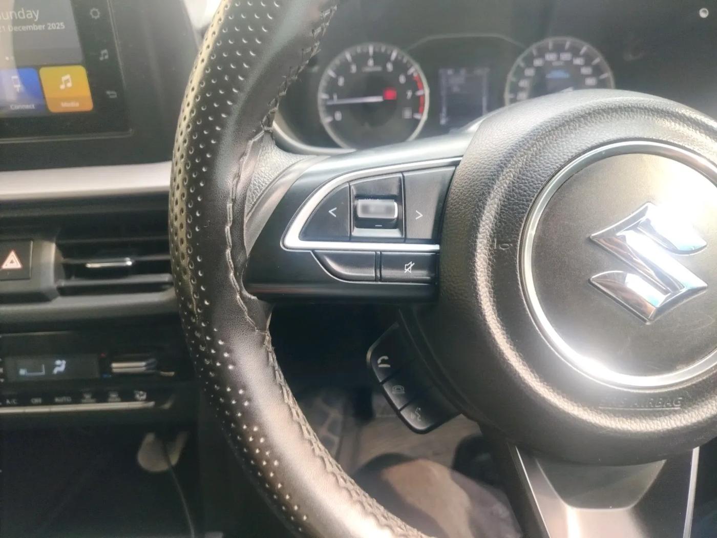 2022 Maruti BREZZA VXI SMART HYBRID, Petrol, Manual, 26,355 km, interior