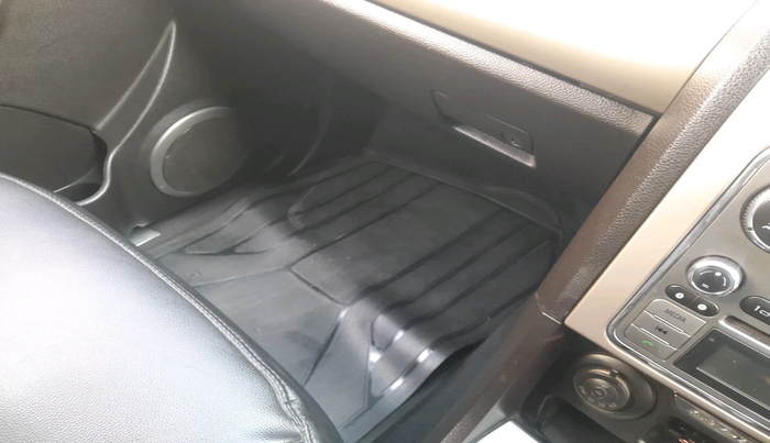 2017 Tata Safari Storme 2.2 VX 4X2, Diesel, Manual, 1,16,144 km, interior