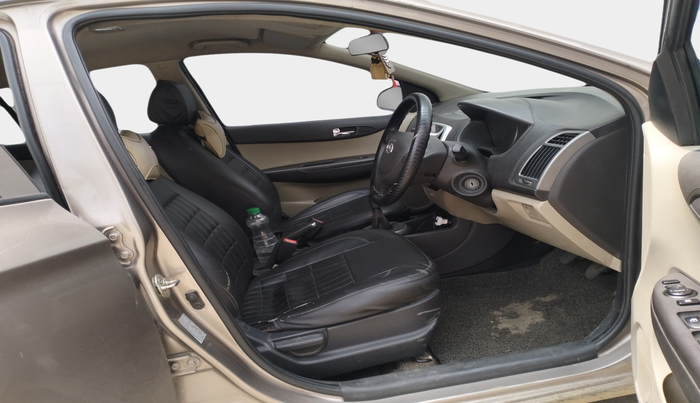 2013 Hyundai i20 MAGNA (O) 1.4 CRDI, Diesel, Manual, 1,21,487 km, interior