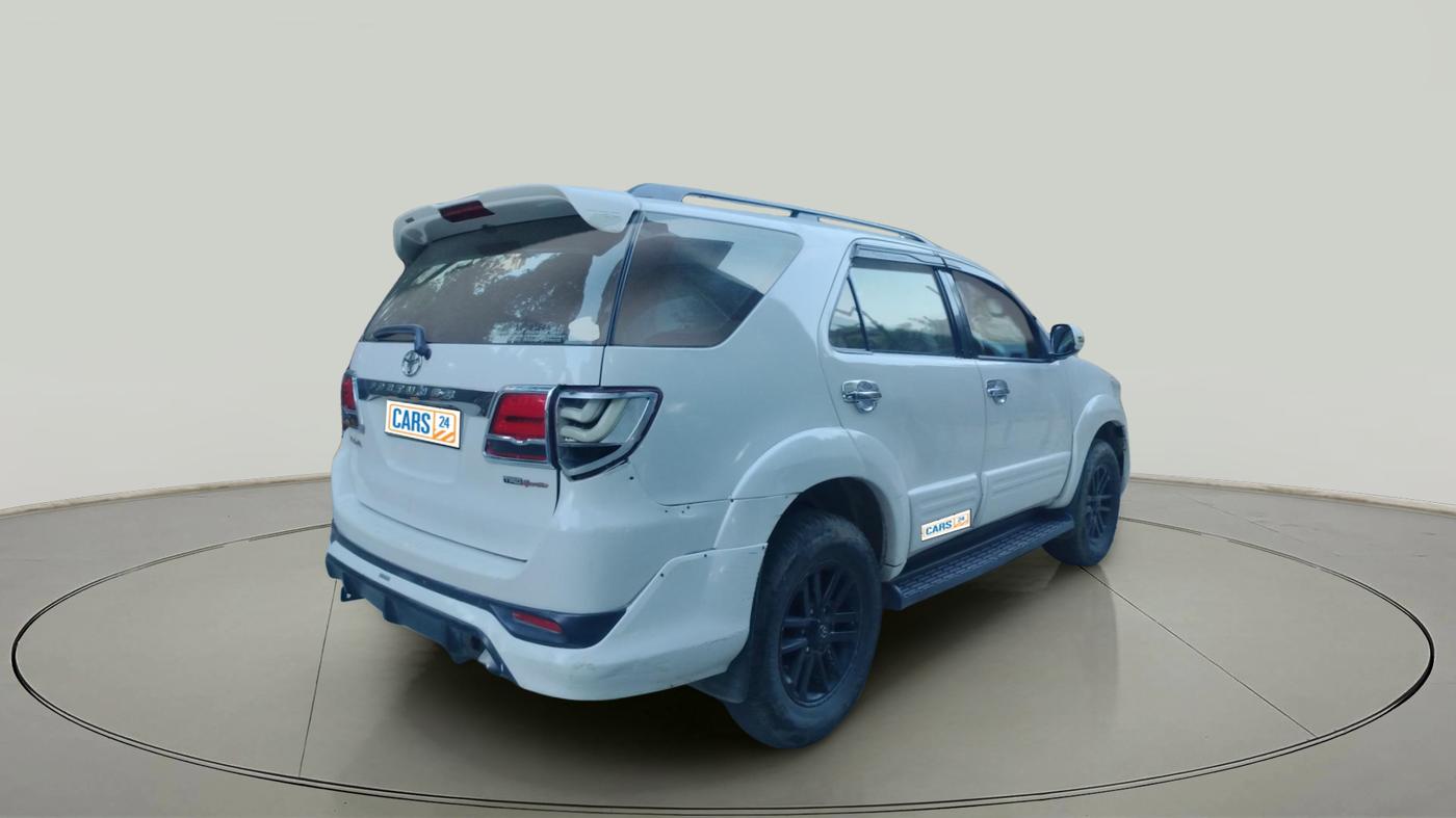 2014 Toyota Fortuner 3.0 4X2 MT, Diesel, Manual, 2,15,000 km, exterior