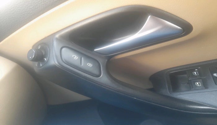 2016 Volkswagen Ameo HIGHLINE1.5L, Diesel, Manual, 1,40,424 km, interior