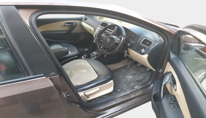 2016 Volkswagen Ameo HIGHLINE1.5L, Diesel, Manual, 1,40,424 km, interior