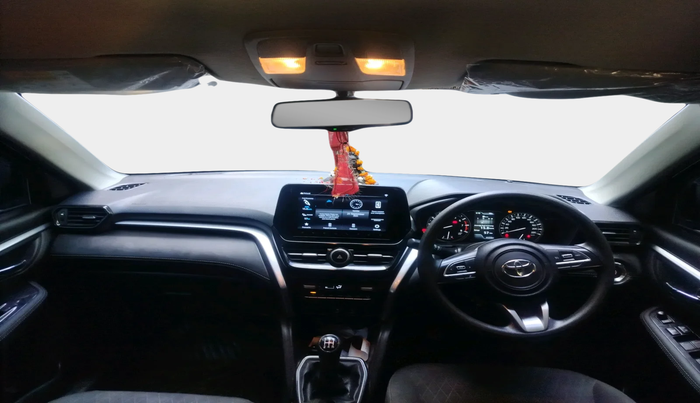 2024 Toyota URBAN CRUISER HYRYDER G NEO DRIVE, Petrol, Manual, 64,000 km, interior