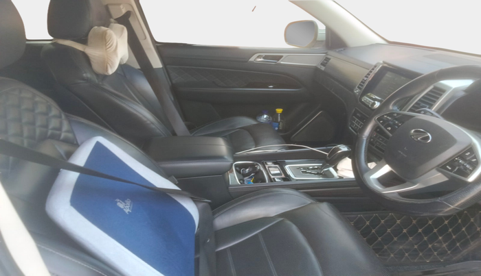 2018 Mahindra ALTURAS G4 2WD AT, Diesel, Automatic, 1,13,123 km, interior