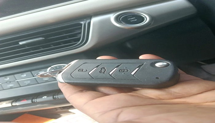 2024 Mahindra XUV700 AX5 Select Diesel MT 7 STR, Diesel, Manual, 21,585 km, interior