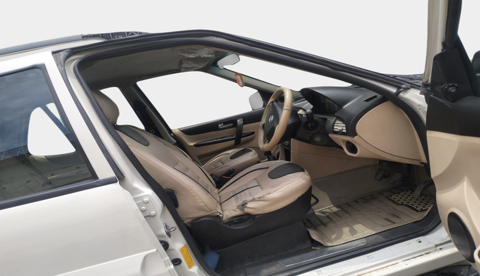 2013 Tata Safari Storme 2.2 LX 4X2, Diesel, Manual, 1,15,255 km, interior