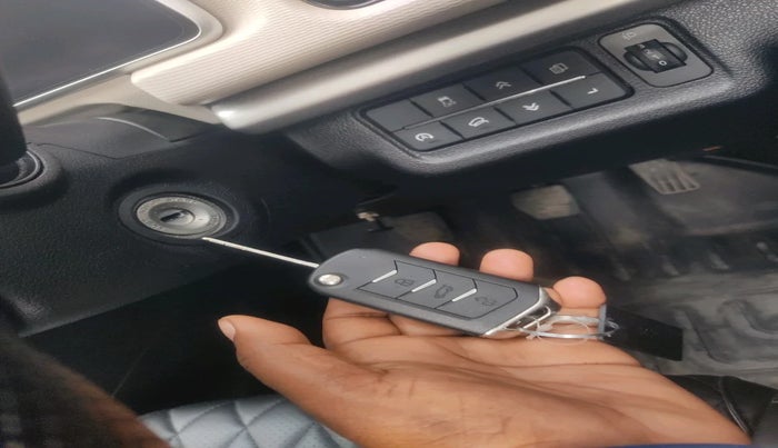 2023 Mahindra XUV700 AX 5 D MT 5 STR, Diesel, Manual, 84,141 km, interior