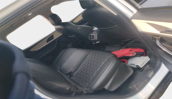 2023 Mahindra XUV700 AX 5 D MT 5 STR, Diesel, Manual, 84,141 km, interior