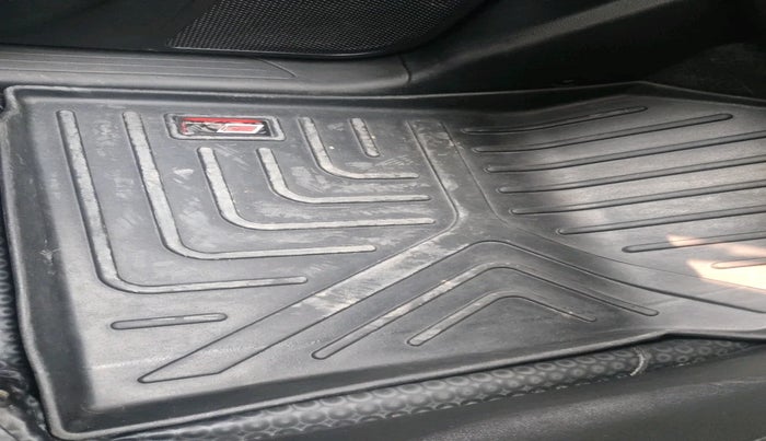 2023 Mahindra XUV700 AX 5 D MT 5 STR, Diesel, Manual, 84,141 km, interior