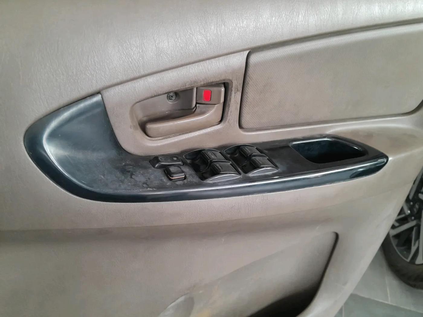 2015 Toyota Innova 2.5 G 8 STR, Diesel, Manual, 70,466 km, interior