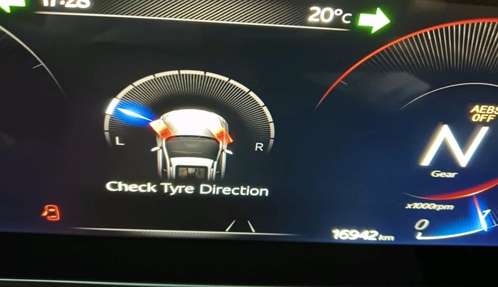 2025 Mahindra XUV700 AX 7 D MT 7 STR, Diesel, Manual, 16,942 km, interior