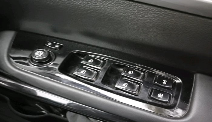 2025 Mahindra XUV700 AX 7 D MT 7 STR, Diesel, Manual, 16,942 km, interior