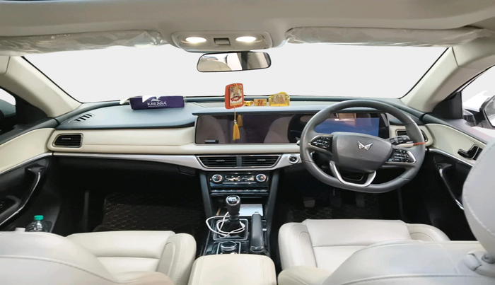 2025 Mahindra XUV700 AX 7 D MT 7 STR, Diesel, Manual, 16,942 km, interior