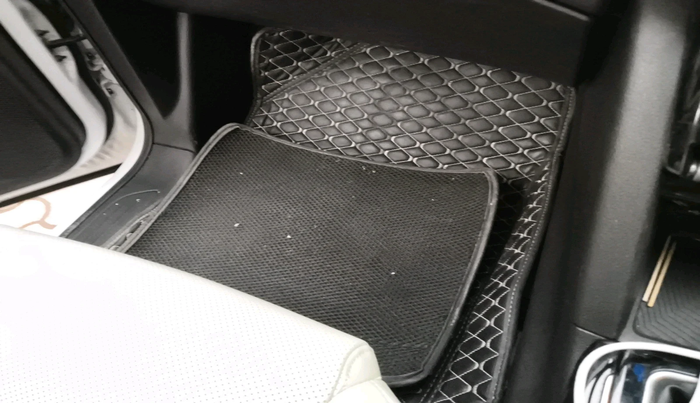 2025 Mahindra XUV700 AX 7 D MT 7 STR, Diesel, Manual, 16,942 km, interior