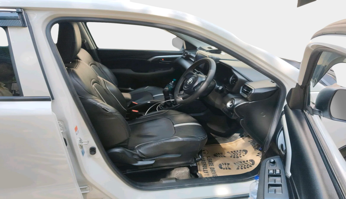 2025 Toyota URBAN CRUISER HYRYDER E NEO DRIVE, Petrol, Manual, 18,782 km, interior