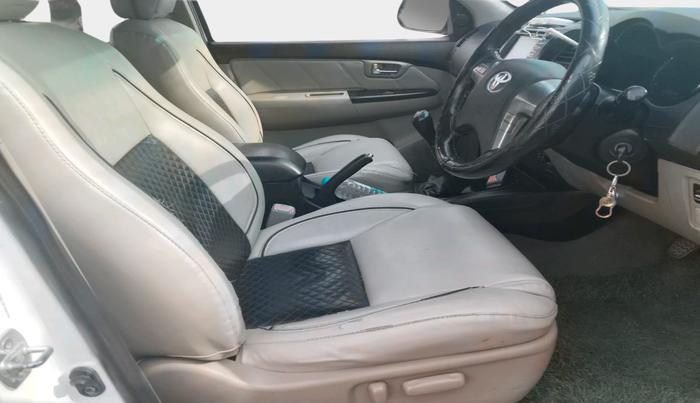 2014 Toyota Fortuner 3.0 4X2 MT, Diesel, Manual, 2,69,432 km, interior