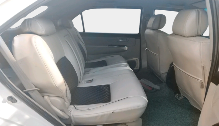 2014 Toyota Fortuner 3.0 4X2 MT, Diesel, Manual, 2,69,432 km, interior