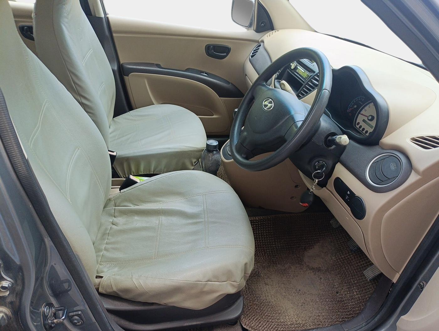 2010 Hyundai i10 MAGNA 1.2, Petrol, Manual, 33,612 km, interior