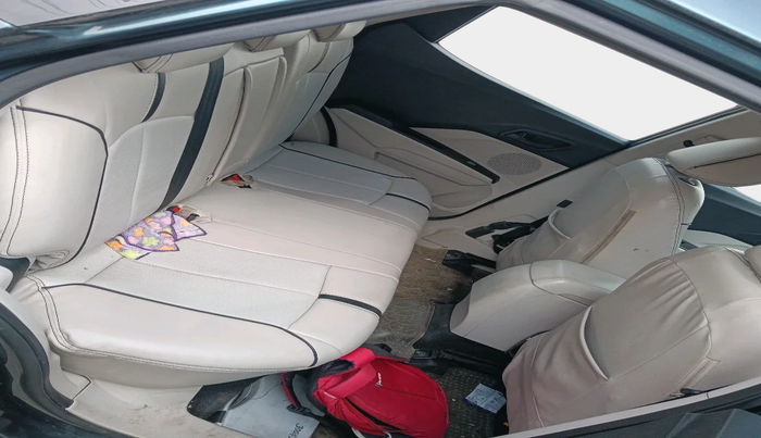 2019 Mahindra XUV300 W6 1.5 DIESEL AMT, Diesel, Automatic, 44,705 km, interior