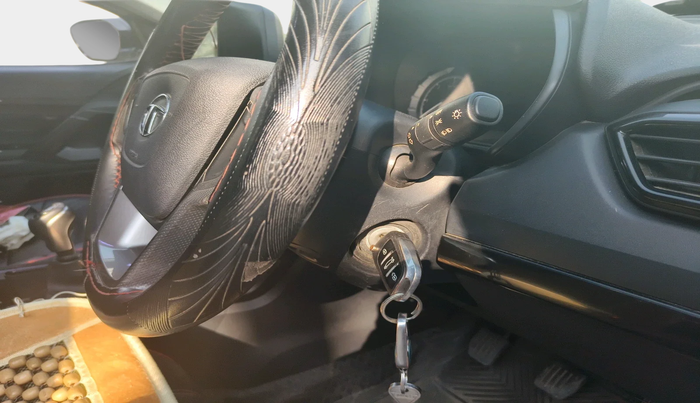 2022 Tata Harrier XE 2.0L KRYOTEC, Diesel, Manual, 43,577 km, interior